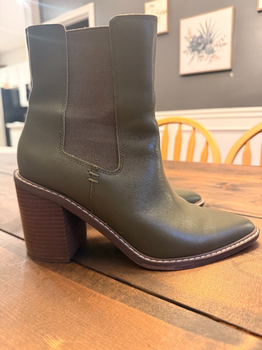 Crown Vintage Boots Green Size 9 1/2 Booties Dark Olive Pointy Toe